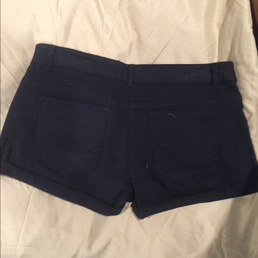 Black short - Picture 4 of 7